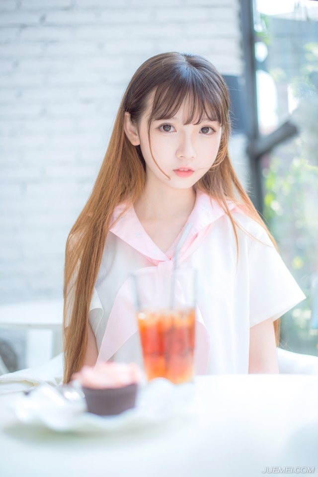 与此同时，远在襄阳的诸葛亮也收到了刘备撤兵回荆州的消息，心中彻底松了口气。